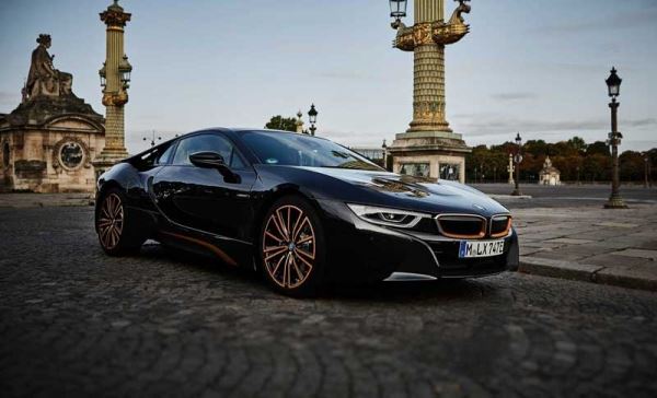 BMW официально прощается с гибридом i8